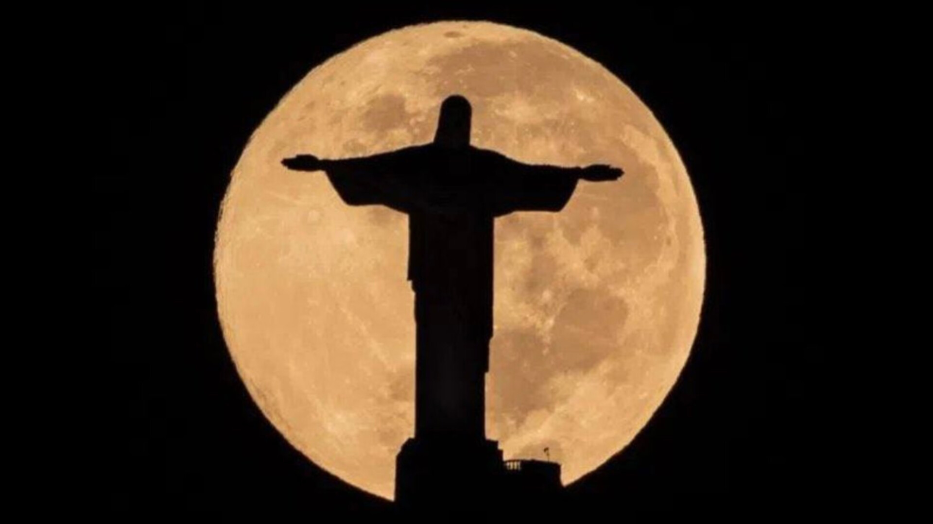 ‘Preto e imponente’, diz Vini Jr., após Cristo Redentor ter luzes apagadas em ato contra o racismo