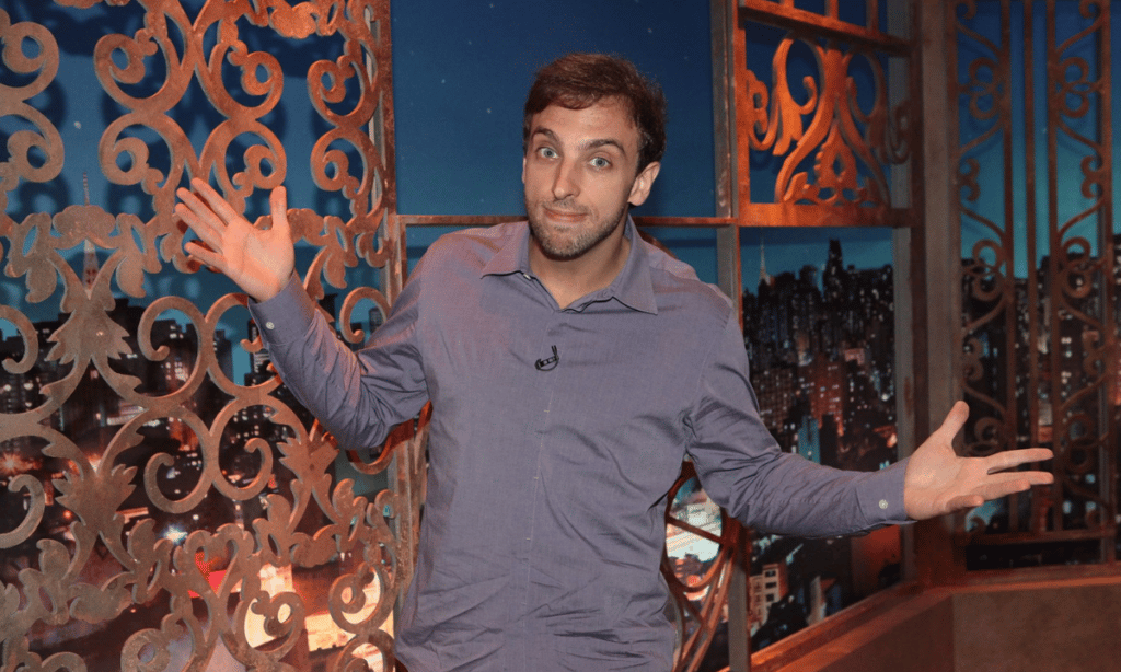 Justiça manda Léo Lins apagar vídeo e proíbe humorista de fazer piadas sobre minorias