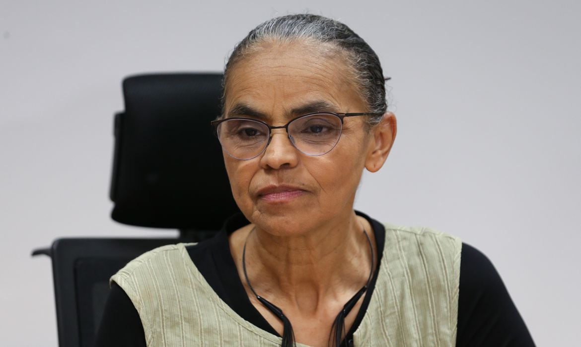 ‘Impacto ambiental é tremendo e assustador’, diz Marina Silva sobre seca dos rios no Amazonas