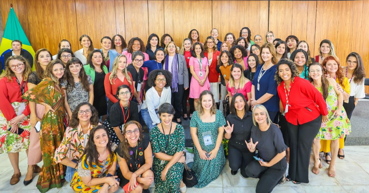 Número de mulheres em altos cargos da administração pública aumenta 34%