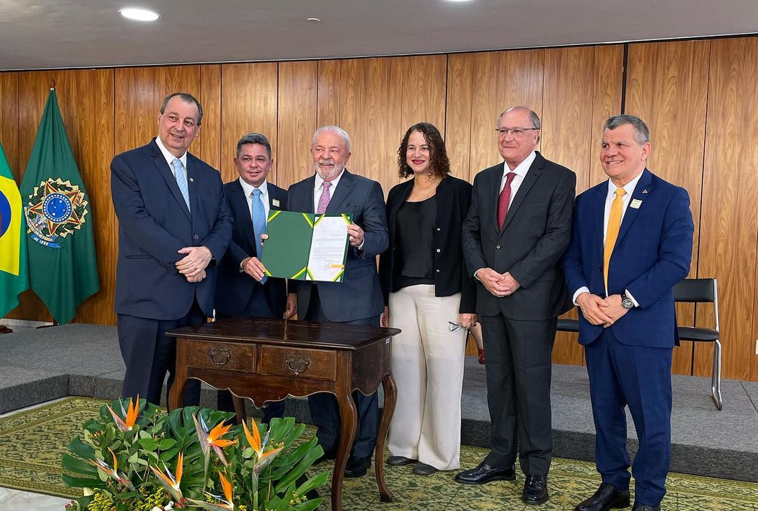 Lula assina decreto que dá autonomia ao Centro de Bionegócios da Amazônia 