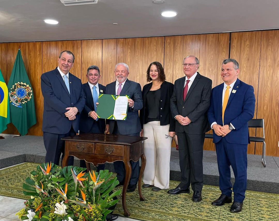 Lula assina decreto que dá autonomia ao Centro de Bionegócios da Amazônia 