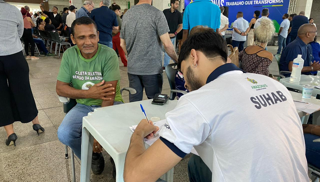 ‘Meu Lar’: Governador do AM reassenta mais 103 famílias de áreas de risco