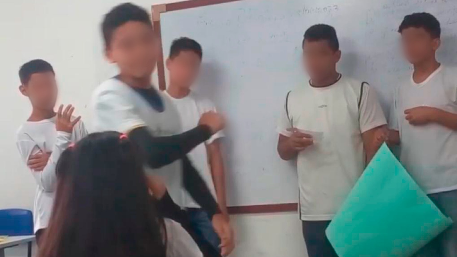 ‘Reação desproporcional’, diz delegada sobre aluno que atacou colega em escola de Manaus; veja vídeo