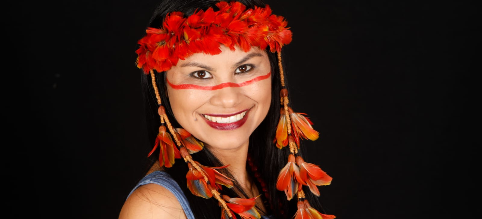 The Amazonian multi-artist Márcia Kambeba in a promotional photo shoot (Release/Press Office)