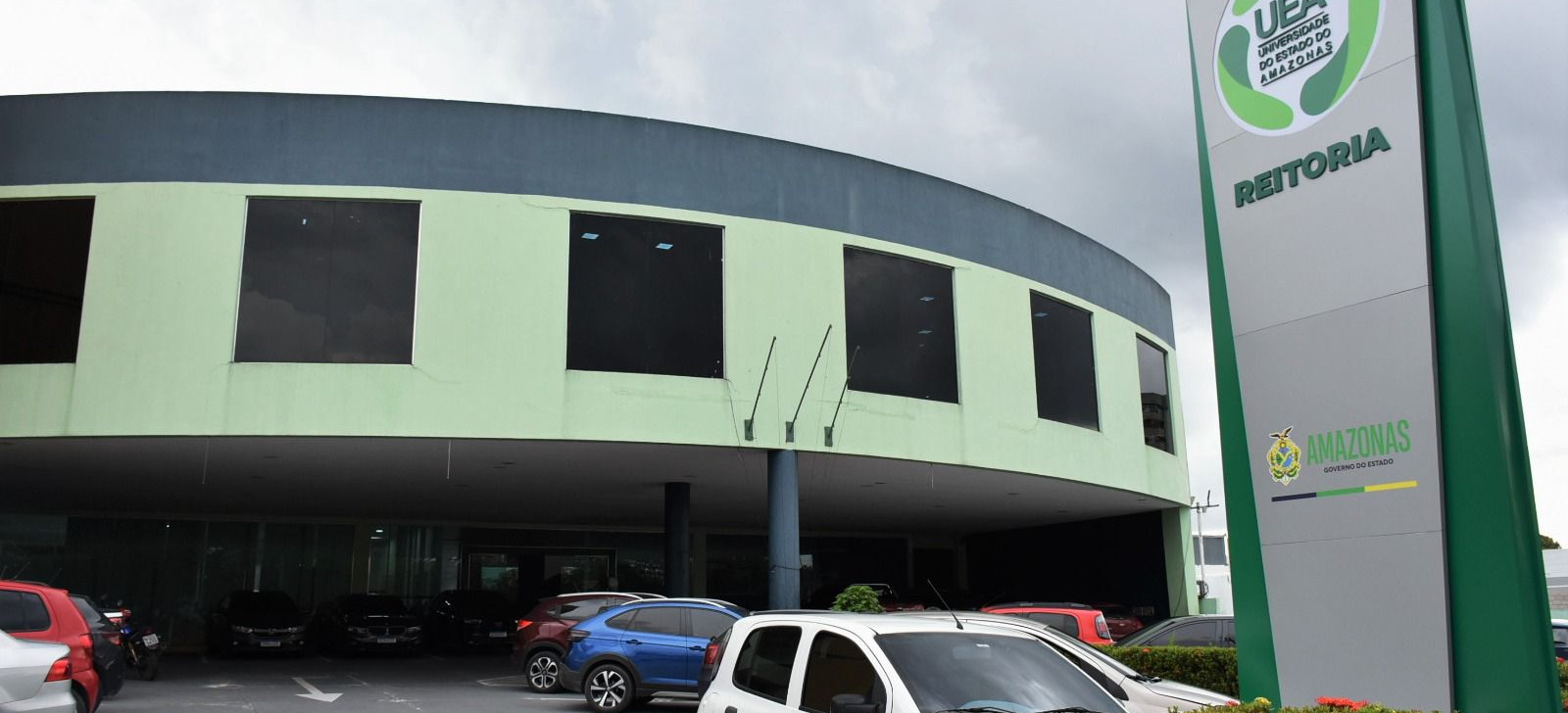 Governador do AM nomeia novos professores para UEA