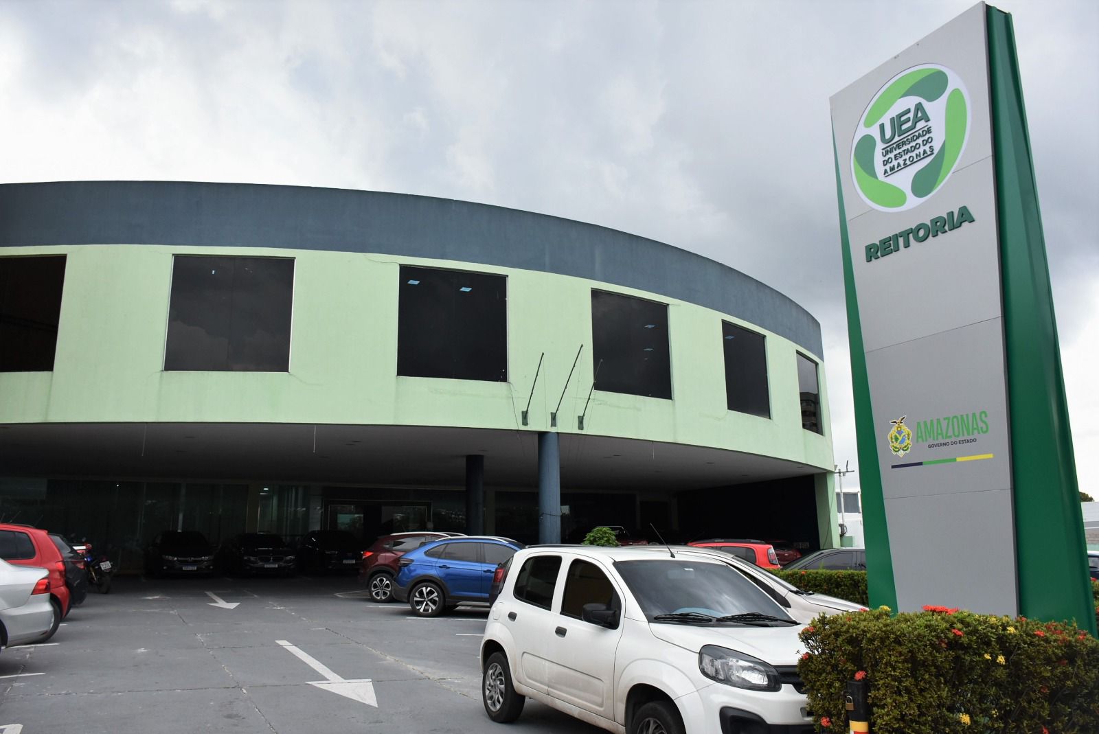 Governador do AM nomeia novos professores para UEA