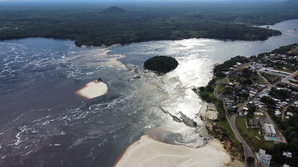 Vista aérea da cidade de São Gabriel da Cachoeira, no Amazonas (Fotos: Rony Santos/ São Gabriel da Cachoeira)