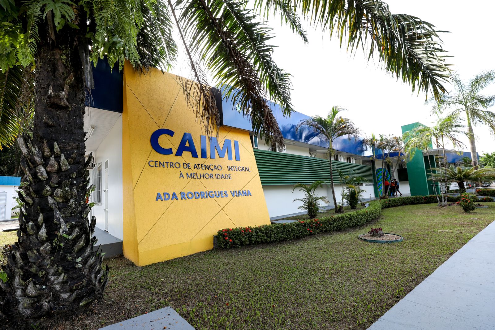 Amazonas entrega Caimi Ada Rodrigues Viana revitalizado à população idosa da zona oeste