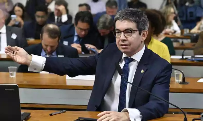 Randolfe Rodrigues propõe estudos sobre a exploração de petróleo no Amazonas