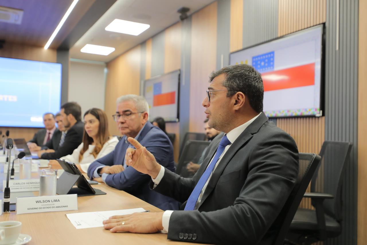 Governador do AM participa de encontro com ministros sobre infraestrutura e habitação