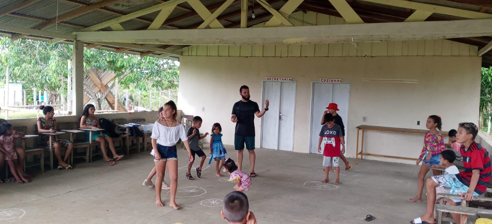‘Meu bairro é um espetáculo’: projeto transforma vivências de crianças de áreas rurais em peças teatrais