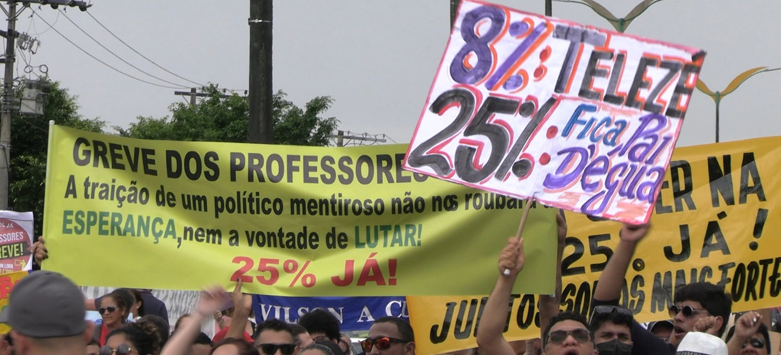 Greve dos professores chega ao oitavo dia; profissionais tentam nova negociação com o Estado