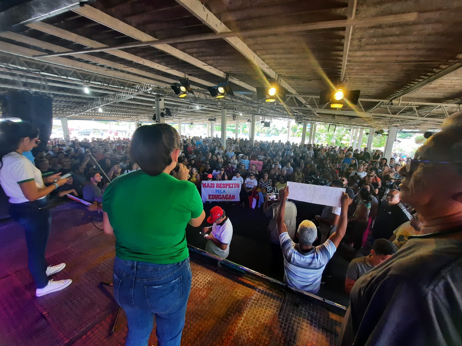 Profissionais da Educação encerram greve depois de 17 dias sem aulas no Amazonas