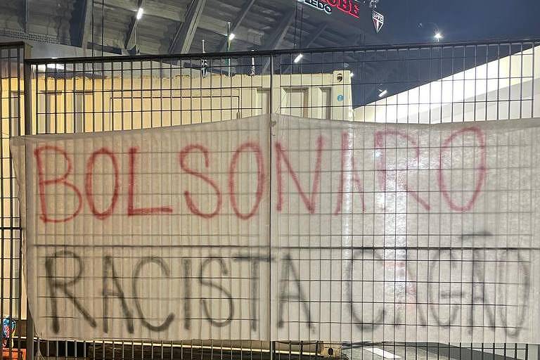 Bolsonaro é xingado por torcedores do São Paulo durante partida de futebol