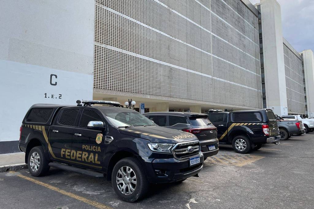 PF faz busca e apreensão em endereços do senador Marcos do Val