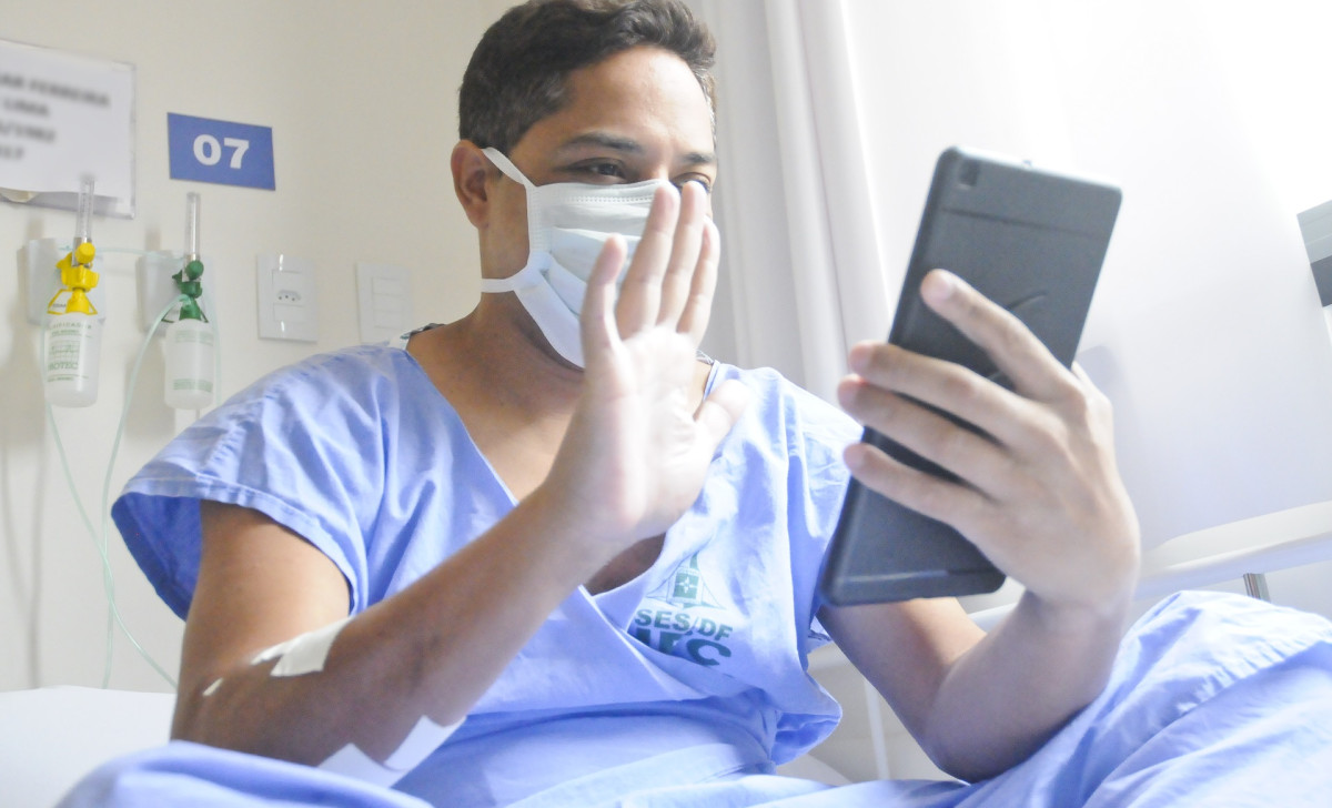 Paciente internado em hospital de Ceilândia, em Brasília. (Geovana Albuquerque/Agência Saúde)