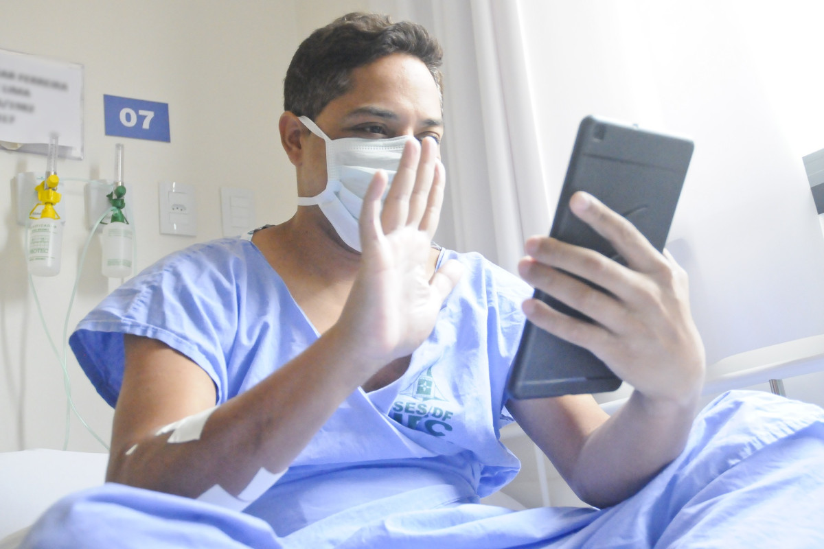 Projeto de Lei que regulamenta videochamadas para pacientes internados é aprovado