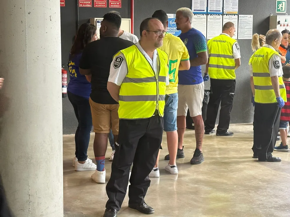 Amigo e assessor de Vini Jr. acusa segurança de estádio de racismo