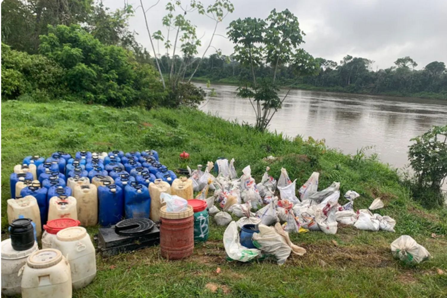 PF prende garimpeiro com toneladas de cassiterita na Terra Yanomami