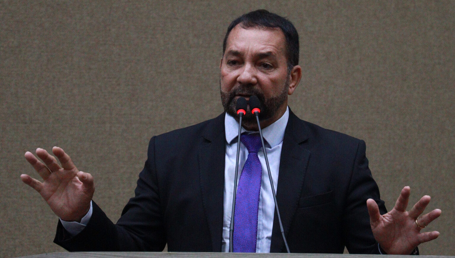 Assessor de vereador de Manaus recebeu R$ 4,5 mil por aluguel no CSU, aponta parlamentar