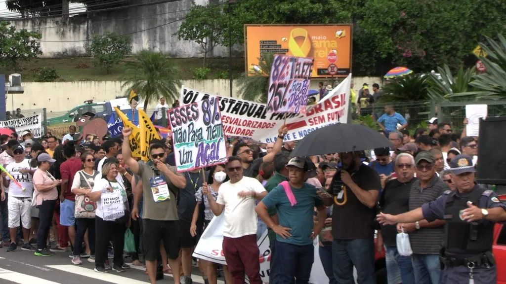 Teachers' demonstration in front of the Amazonas State Legislative Assembly (Alan Gessler/Revista Cenarium)