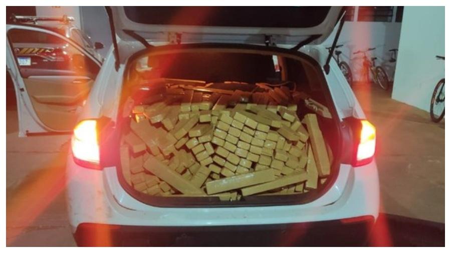 PF prende motorista que fumava maconha em BMW com 800 quilos de drogas