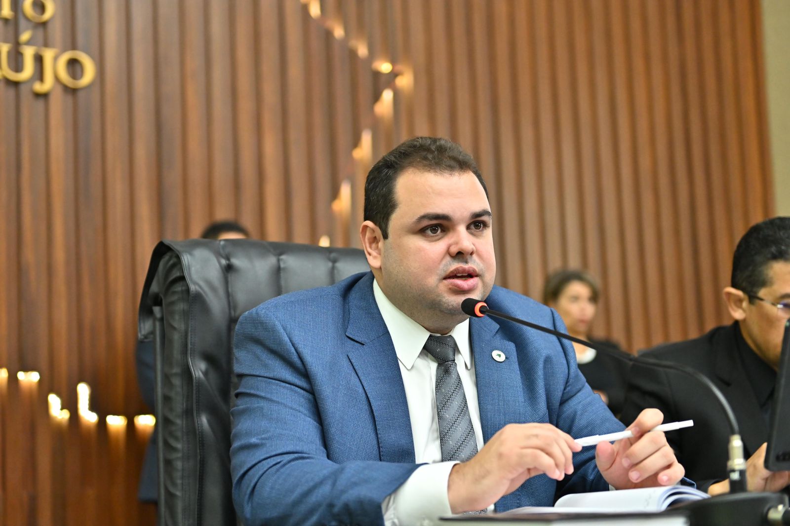 PL de Roberto Cidade institui busca ativa para minimizar evasão escolar no AM