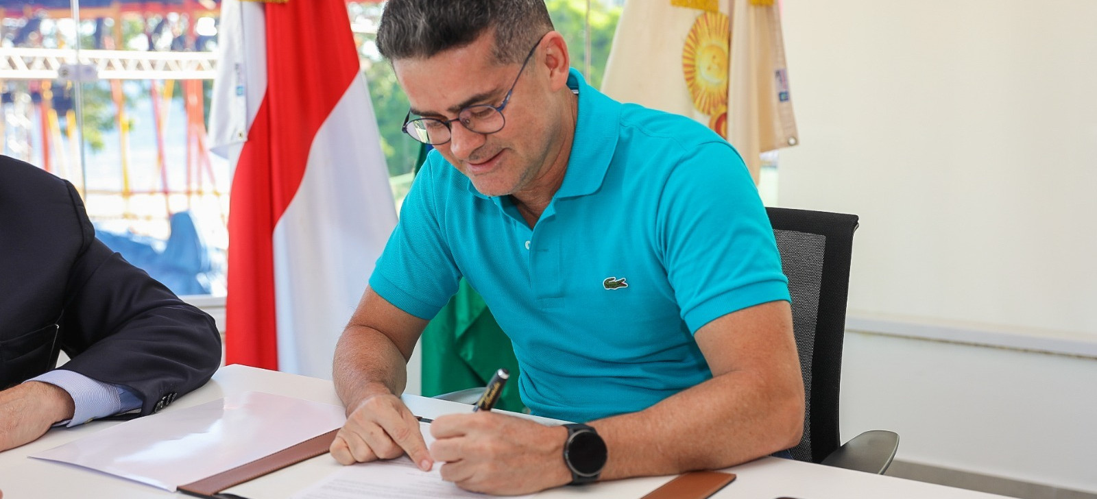 Prefeitura de Manaus anuncia 13° salário e auxílio-alimentação acima da inflação 