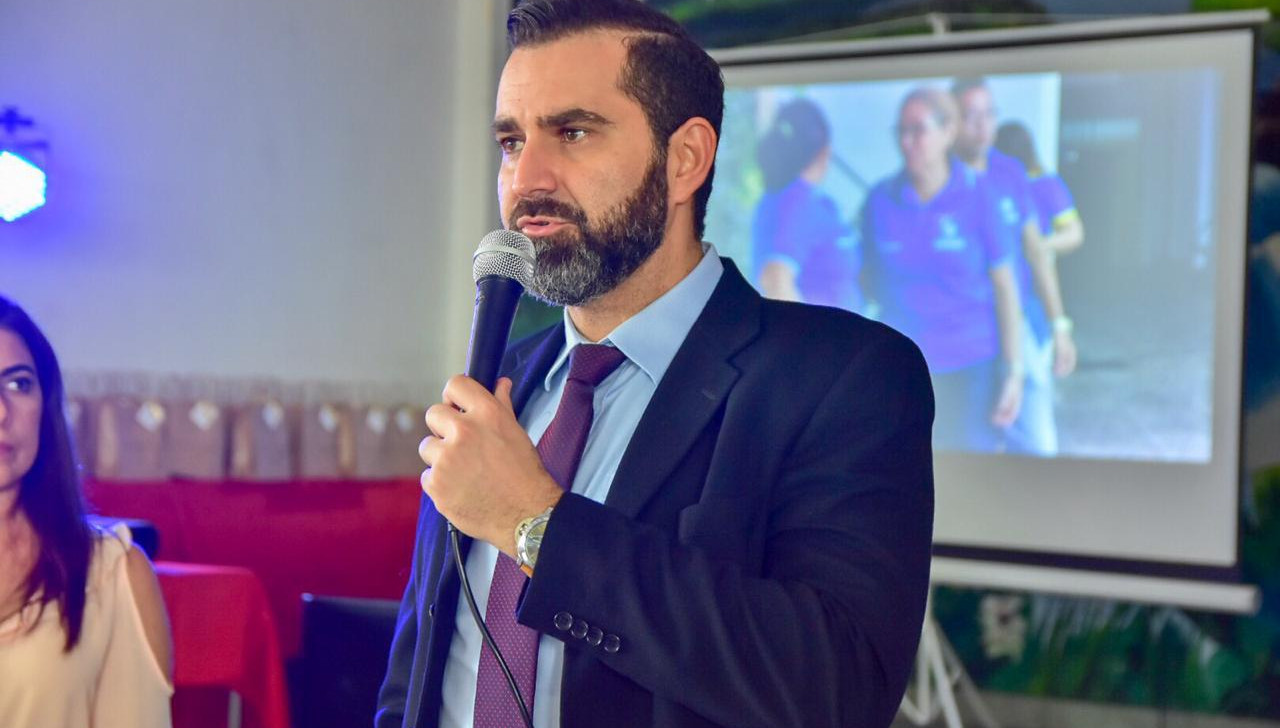 Governo do AM demite comissário de polícia após ele apresentar atestado por 15 anos