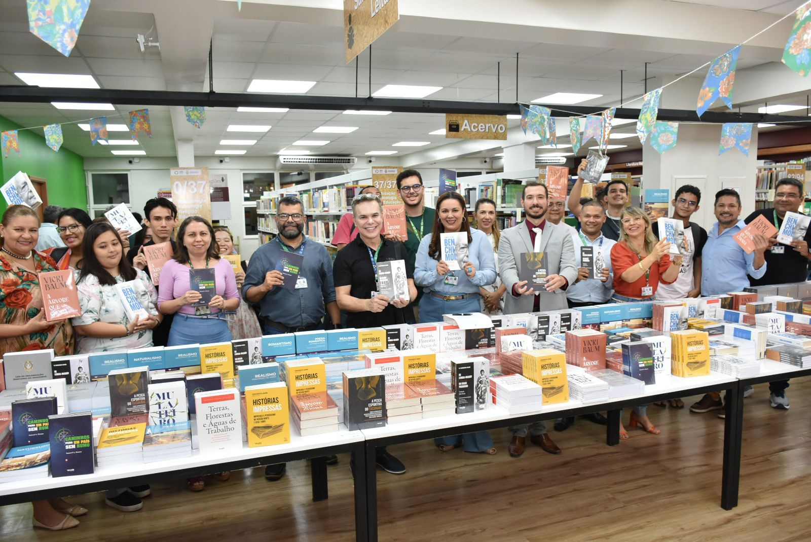 Gestão superior da ENS/UEA entrega livros e anuncia melhorias na infraestrutura da unidade