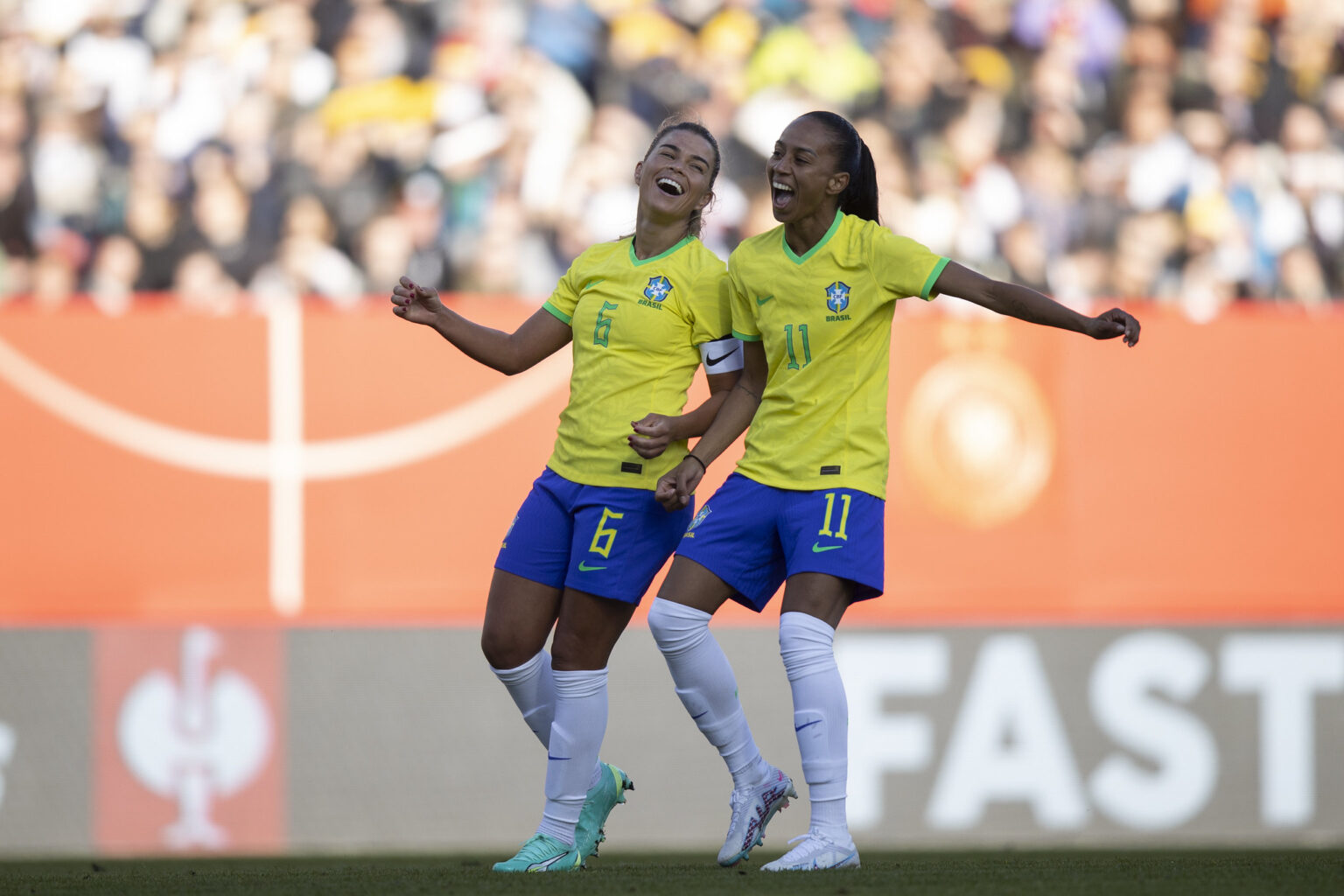 Depois de ser proibido, futebol feminino conquista espaço no Brasil