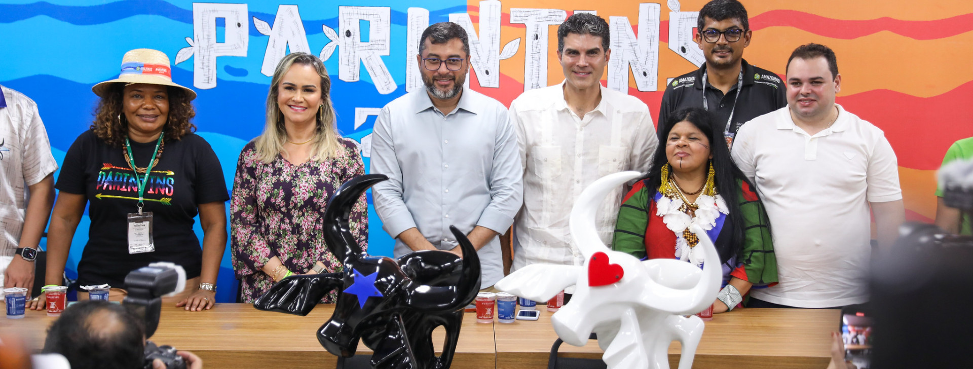 Ministros do Governo Lula e família Barbalho prestigiam Festival de Parintins