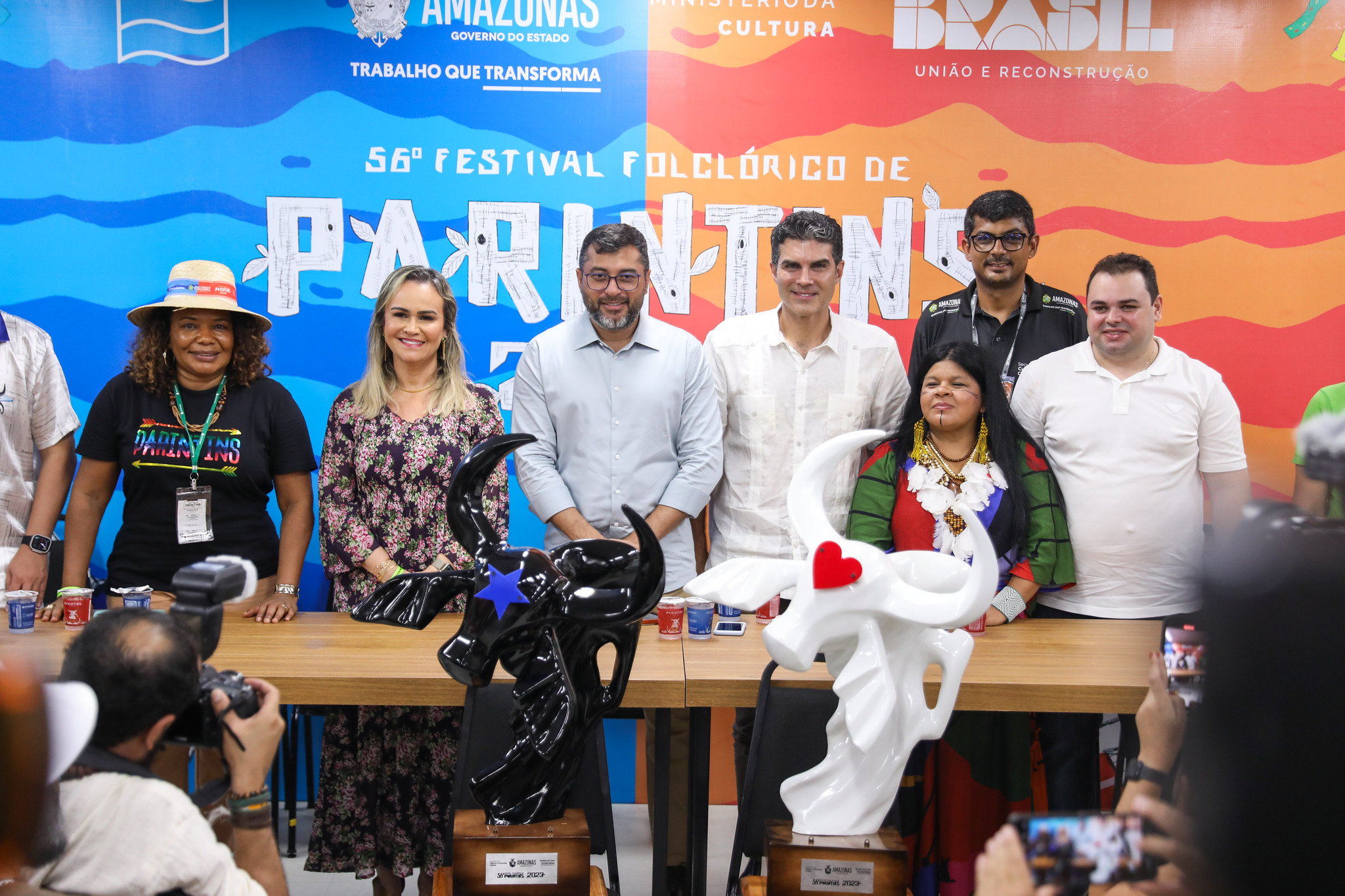 Ministros do Governo Lula e família Barbalho prestigiam Festival de Parintins