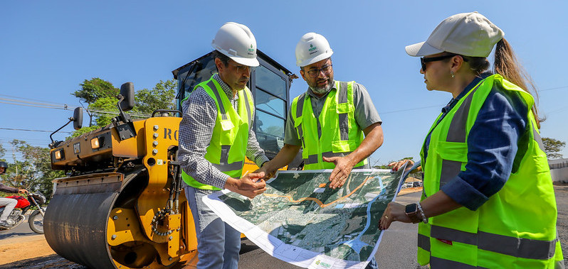 Governador do AM vistoria obra no Complexo Viário Anel Sul