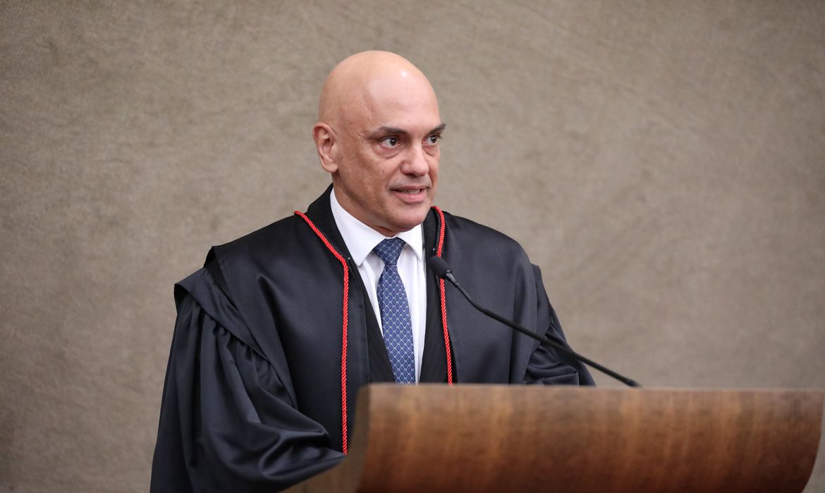 Alexandre de Moraes cobra regulamentação das redes em primeira sessão do TSE