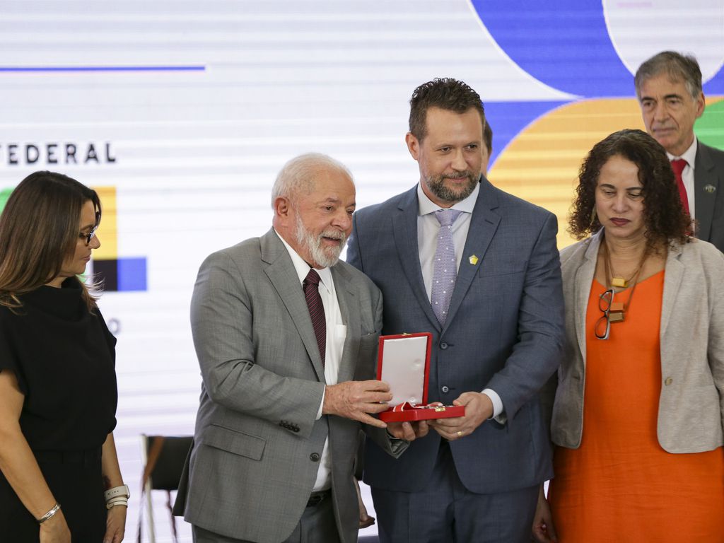 Pesquisadores da Amazônia são condecorados por Lula após revogações de Bolsonaro
