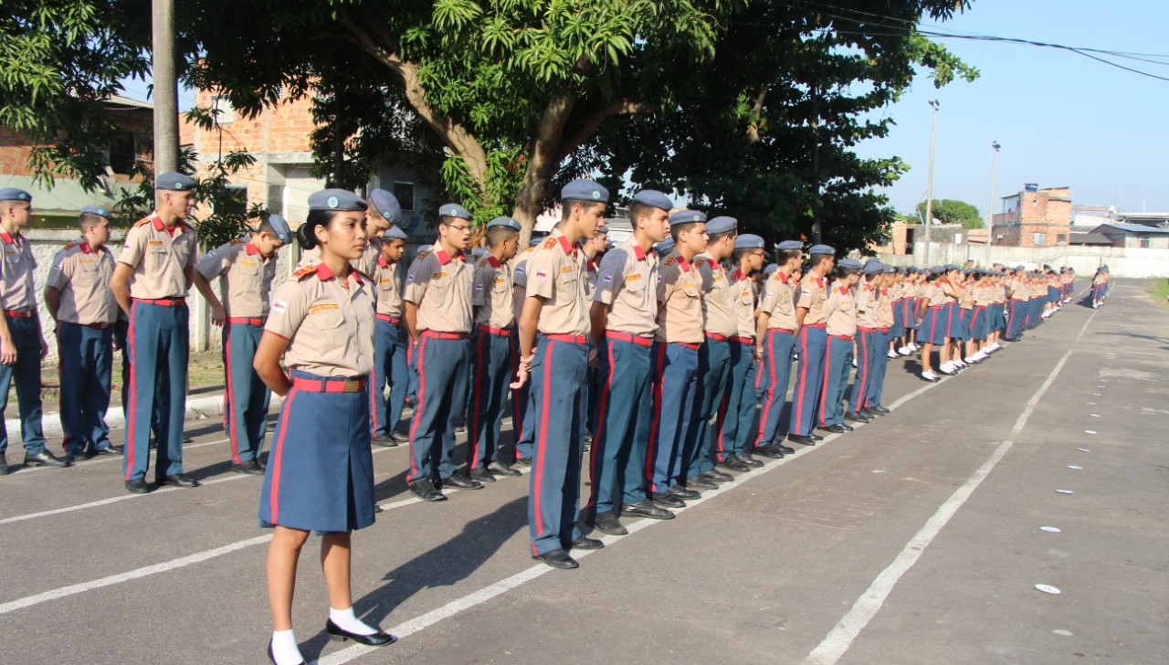 MPF quer que Justiça proíba escolas de impor padrões militares a alunos