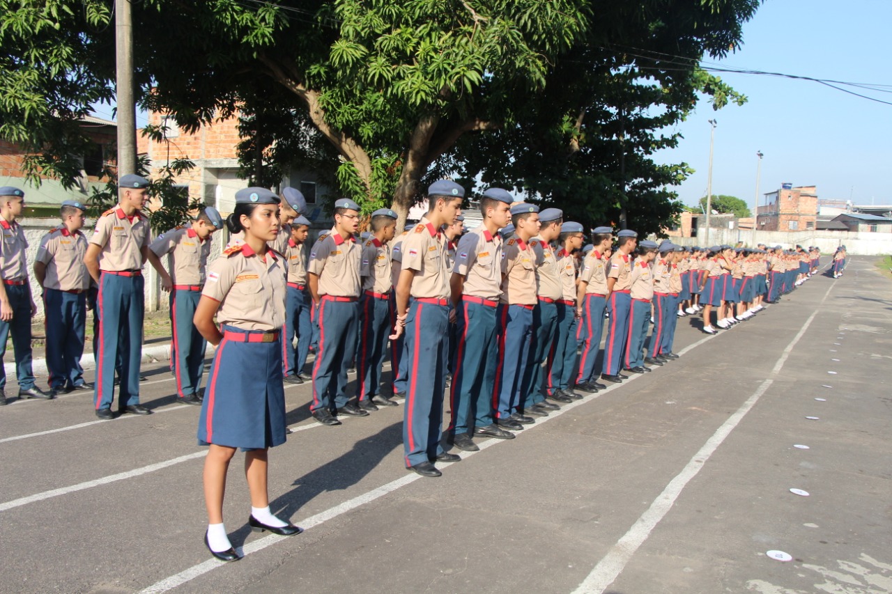 MPF quer que Justiça proíba escolas de impor padrões militares a alunos
