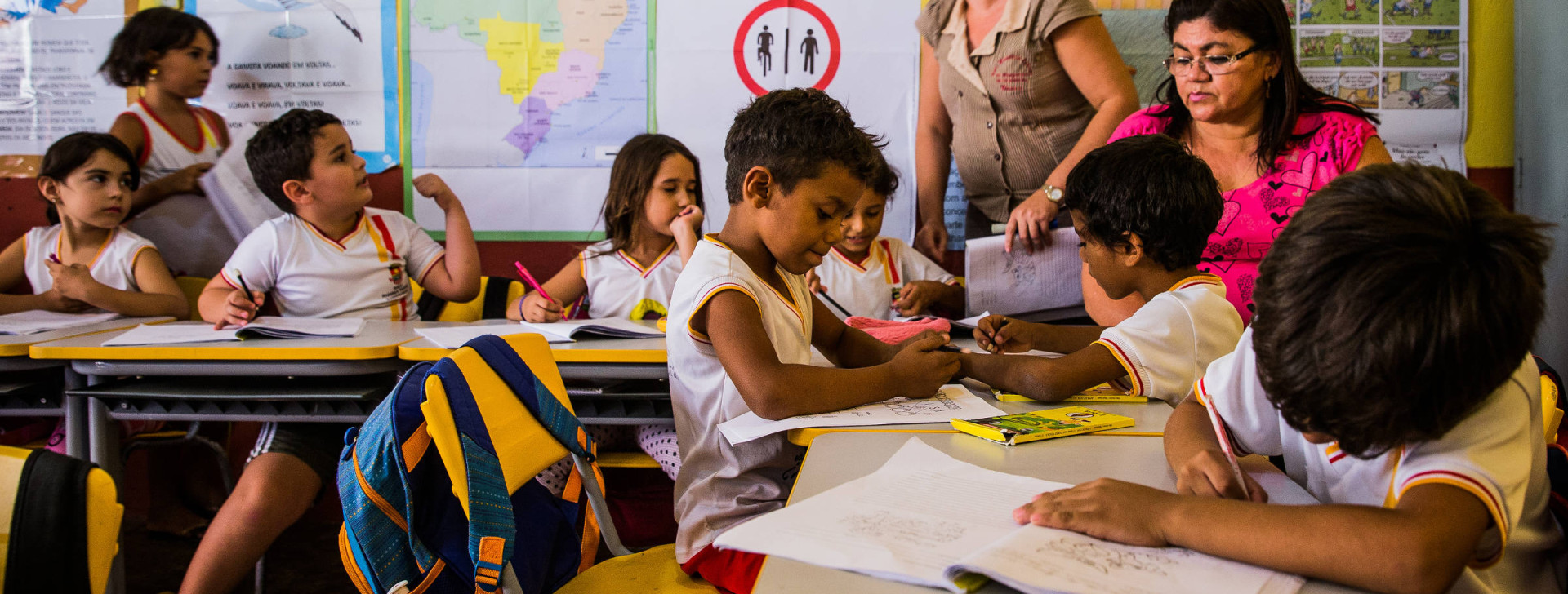 Estudo mostra que diferença entre alunos negros e brancos piorou desigualdade educacional