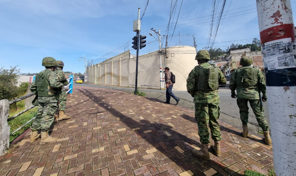 Policiais do Equador fazem monitoramento para combater violência no País (Reprodução/@FFAAEcuador)