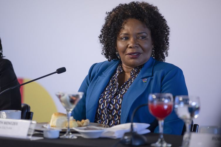 Ministra da Cultura quer a presença de mulheres negras em posições de destaque