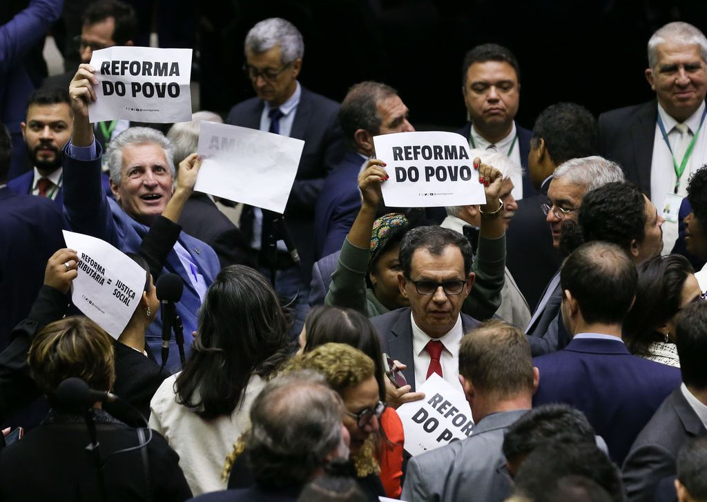 Após dez horas de sessão, PEC da Reforma Tributária é aprovada em dois turnos