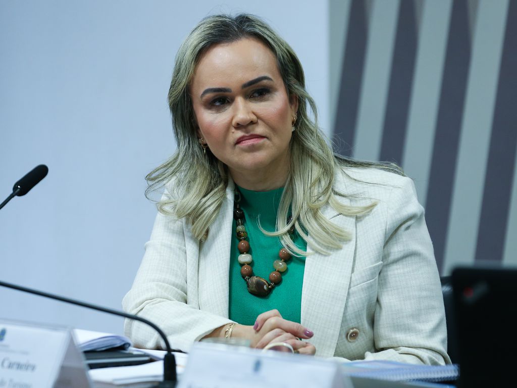 Ministra do Turismo deve entregar carta de demissão nesta quinta-feira