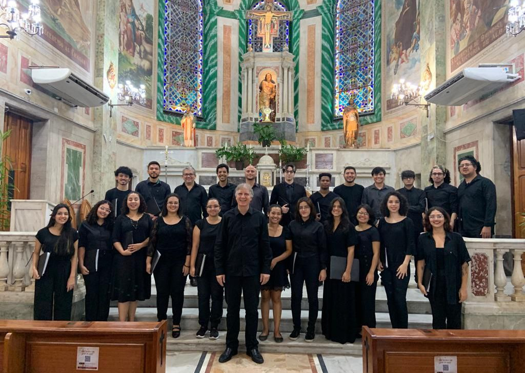 Em comemoração aos 20 anos de Madrigal, UEA lança livro sobre a ‘Missa da Coroação’