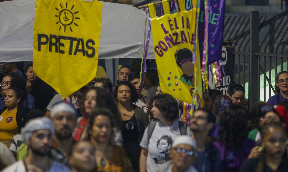 Em SP, mulheres negras marcham e pedem justiça e democracia