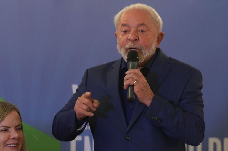 Lula propõe TV estatal internacional para promover País no exterior