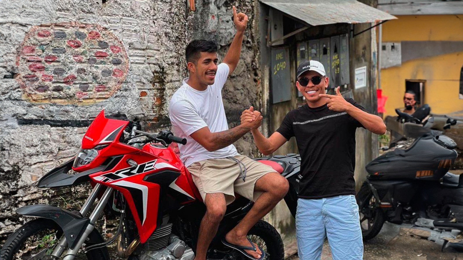 Influenciadores presos por venda ilegal de rifas têm liberdade concedida no Amazonas