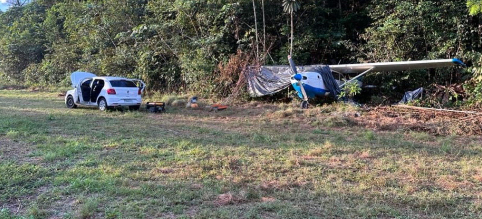 PM apreende avião de pequeno porte em pista de pouso clandestina no interior do AM