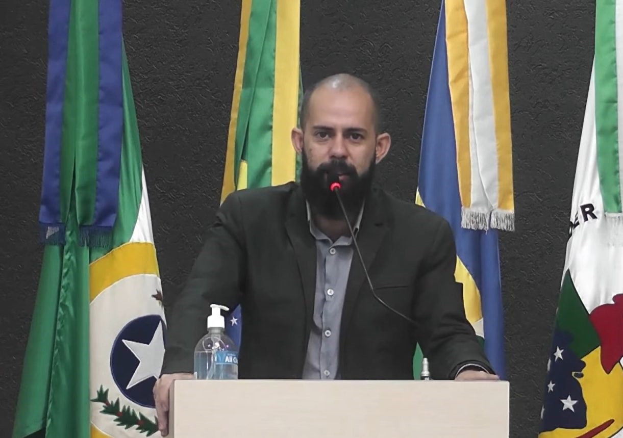 Vereador afastado por suspeita de estupro pede para voltar ao cargo em Rondônia